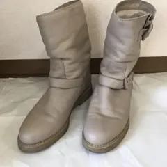 銀座カネマツ　ムートンブーツ　バックル付きグレーショート