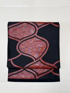 名古屋帯 黒と赤の幾何学模様 抽象デザイン 開き仕立て