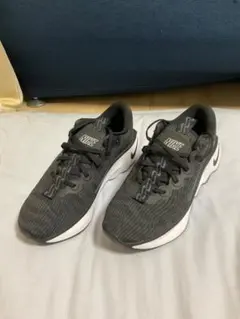 NIKE Motiva DV1237-001 ブラック スニーカー 25.5cm