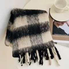 大判チェックマフラー　黒 防寒 韓国風 おしゃれ　ストール