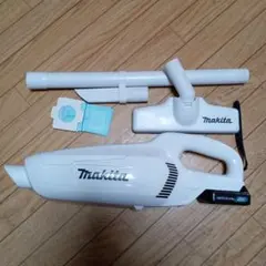 9SAM47 【動作品】Makita 充電式クリーナー CL107FD 現状品 マキタ 10.8V 紙パック式充電式クリーナー(掃除機) CL107FDSHW