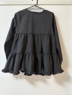 fitmore スリットスリーブ裾フリルティアードブラウス　ブラック