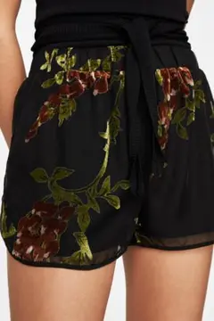 新品 ZARA 植物柄 フラワー柄ベルベットショートパンツ レディース