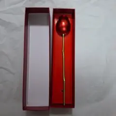赤いバラ型アクセサリーケース