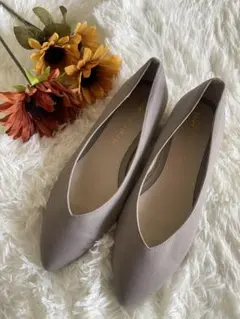 美品グレー ポインテッドトゥ フラットシューズ