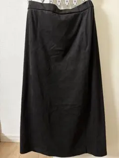 GU スリット入りタイトスカート