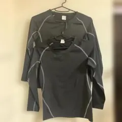 黒い長袖アンダーシャツ 130 2点セット