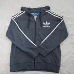 アディダス　adidas　パーカー
