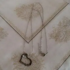 ハート型クリスタル付きネックレス