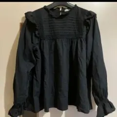 フリル付きブラック長袖ブラウス　NICE CLAUP