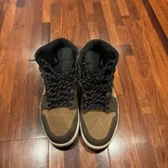 Nike Air Jordan 1 mid チョコレート