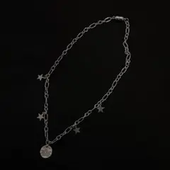星形チャーム付きシルバーネックレス　スター　ペンダントモチーフ　シルバー