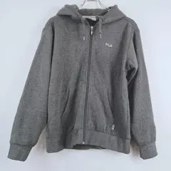 【FILA】グレーの裏起毛ジップアップパーカー　M