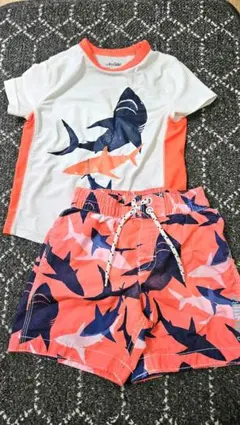 サメ柄 ラッシュガードとサーフパンツのセット