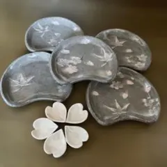 象嵌桜模様の扇型菓子皿5枚と桜の花びら型の箸置き5個セット