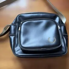 あ*ん様 FRED PERRY ショルダーバッグ ブラックのサムネイル