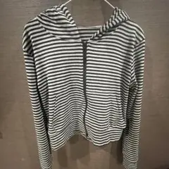 黒とグレーのストライプパーカー