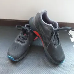 ASICS GEL-EXCITE 8 ブラック/オレンジ/ブルー