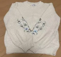 アイボリー刺繍ニットセーター