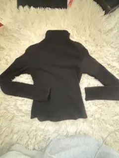 ブラックタートルネックセーター