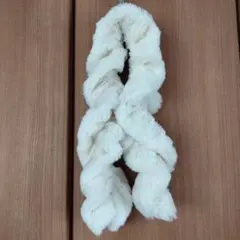 アイボリー ツイストマフラー