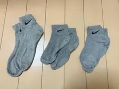 お値下げ中 NIKE グレー ソックス 3点セット 中古 掃除用 部活 通学のサムネイル
