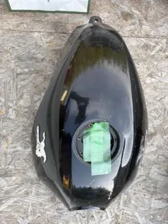 Kawasaki バリオス　2型 純正　ガソリンタンク　凹みありのサムネイル