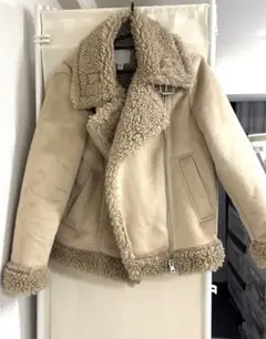 H&M ベージュ ボアジャケット ジップアップ XSサイズ(日本サイズ相当S)