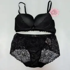 【新品】Qmomo★ブラジャー＆ショーツのセットアップ★B75／L　黒のサムネイル