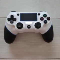 美品★ps4 ワイヤレスコントローラー★白×黒★通電、充電確認済み！