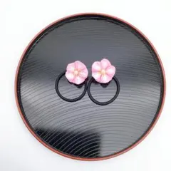 【メ12-226】ハンドメイド　つまみ細工　ヘアゴム2個セット　薄ピンク