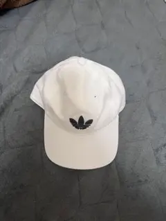 アディダス ホワイトキャップ