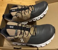 ベージュ スニーカー