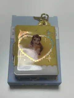 ディズニーストア　シークレットキーチェーン　ミニアルバム　ベル