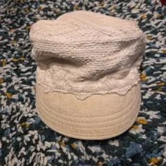 レース装飾付きクリーム色ハット