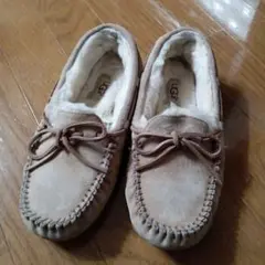 UGG モカシン ベージュ