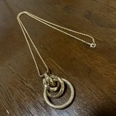 値下げしました！新品未使用　ゴールド　エレガントな3連リング　ロングネックレス