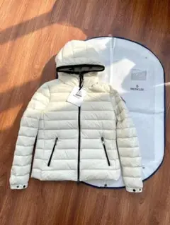 MONCLER フード付きダウンジャケット アイボリー