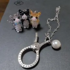 ３種の猫とパールのグローブホルダー　ビーズチャーム