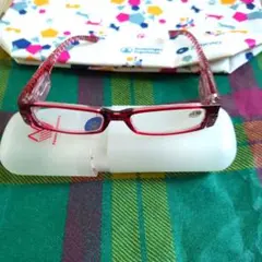 赤色 老眼鏡 プラスチックフレーム 付属ケースあり
