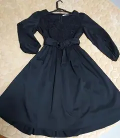 新品未使用　襟ぐりスカラップ刺繍　1枚でキマる　アイロン不要　黒　ワンピース