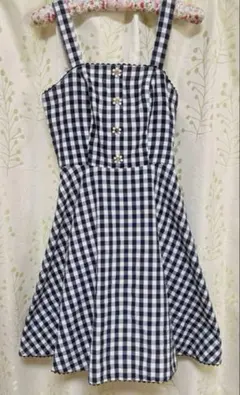 ギンガムチェックワンピース　ブラックホワイト　ジャンスカ　フレア　花柄ボタン