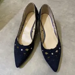 Bridget Birkinビジューデザイン花柄カット　パンプス　ネイビー