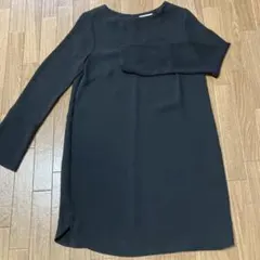 黒ワンピース 長袖 フレア袖