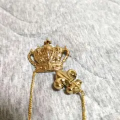 王冠ブローチ