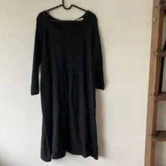 フェリシモ　ブラック Vネック ワンピース