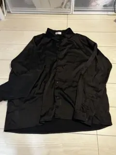 ブラック長袖シャツ