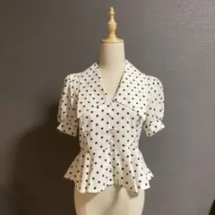 【girly dool】プチプラ高見えドット柄 ペプラム 半袖ブラウスのサムネイル