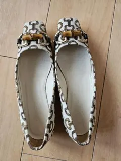 週末価格）GUCCI ベージュ スクエアトゥパンプス 36.5 C 保存袋箱付