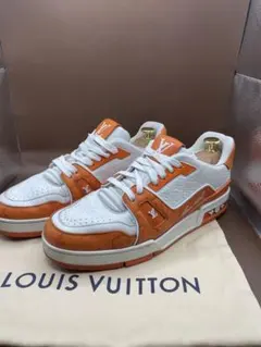 レア品✨極美品✨ルイヴィトン LVトレイナー スニーカー モノグラム 緑 袋付き ルイ·ヴィトン「LV トレイナー·ライン スニーカー」をウィメンズ向け